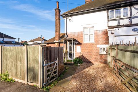 17a Waterloo Road, Epsom, KT19 8EX