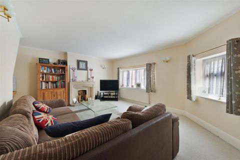 17a Waterloo Road, Epsom, KT19 8EX