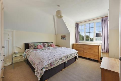 17a Waterloo Road, Epsom, KT19 8EX