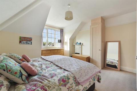 17a Waterloo Road, Epsom, KT19 8EX