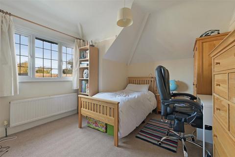 17a Waterloo Road, Epsom, KT19 8EX