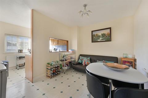17a Waterloo Road, Epsom, KT19 8EX