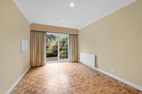 8 Burcote, Weybridge, KT13 0HG