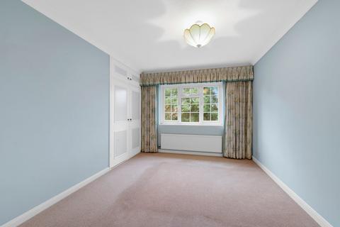 8 Burcote, Weybridge, KT13 0HG