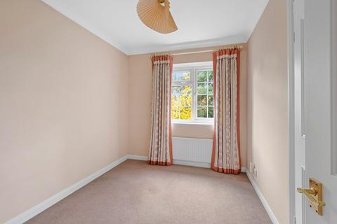 8 Burcote, Weybridge, KT13 0HG