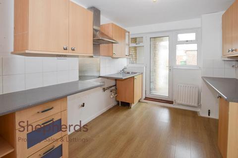 14 Manor Way, Cheshunt, Waltham Cross, EN8 8UL