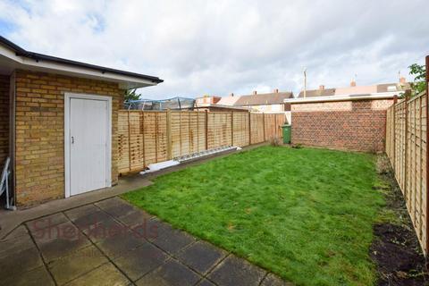 14 Manor Way, Cheshunt, Waltham Cross, EN8 8UL