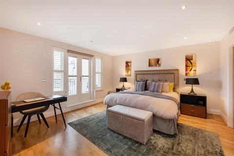 3 bedroom flat for sale, Imperial Crescent, London, SW6