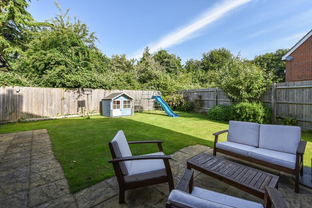 Cuckoo Fields, Fishbourne 4 bed detached house - £575,000