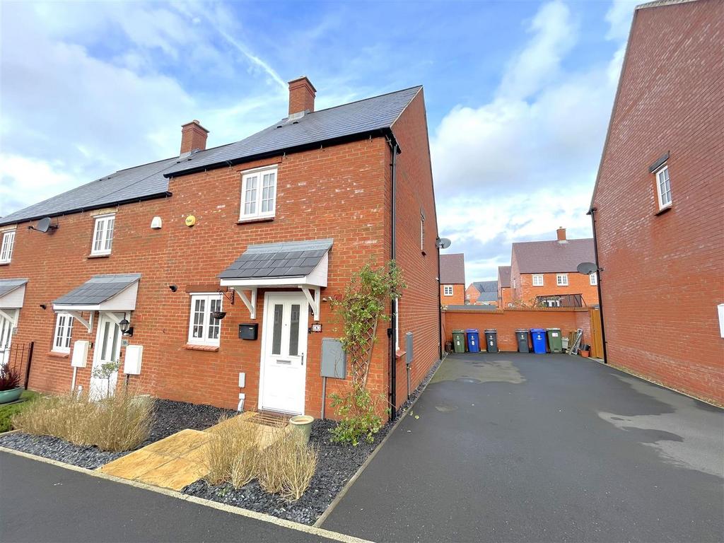 Setters Way, Roade, Northamptonshire 3 bed end of terrace house for