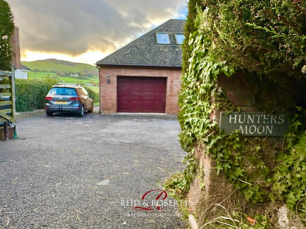 Cefn Bychan Road, Pantymwyn, Mold 4 bed house for sale £585,000