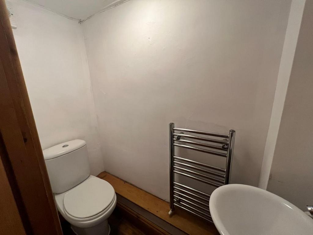 Downstairs Cloakroom.jpg