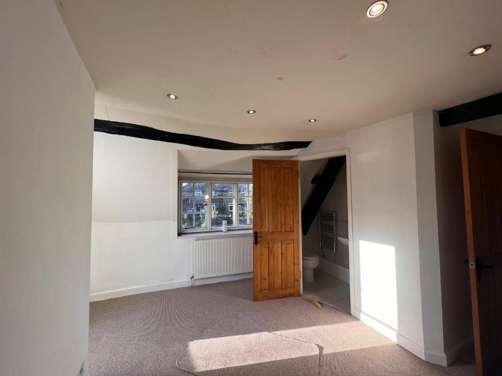 Master Bedroom (1).jpg