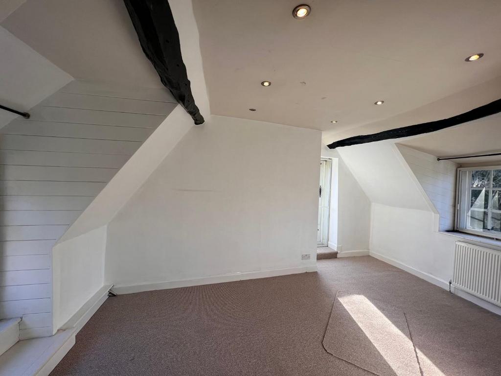 Master Bedroom (2).jpg