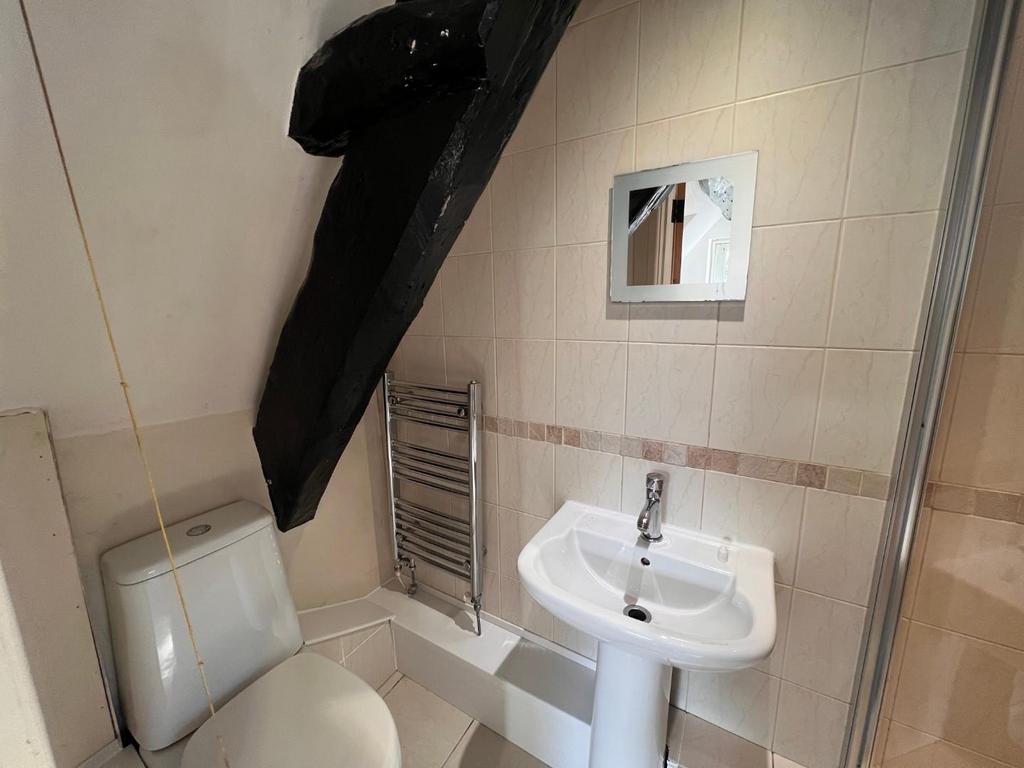 En-suite to master.jpg