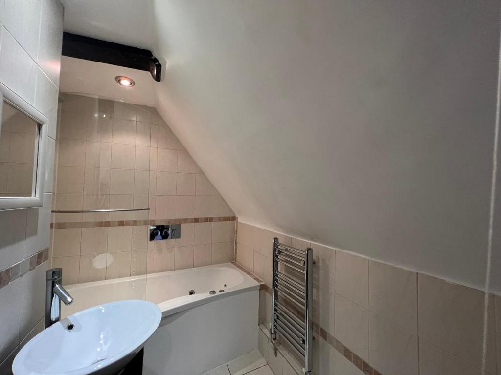Bathroom (1).jpg