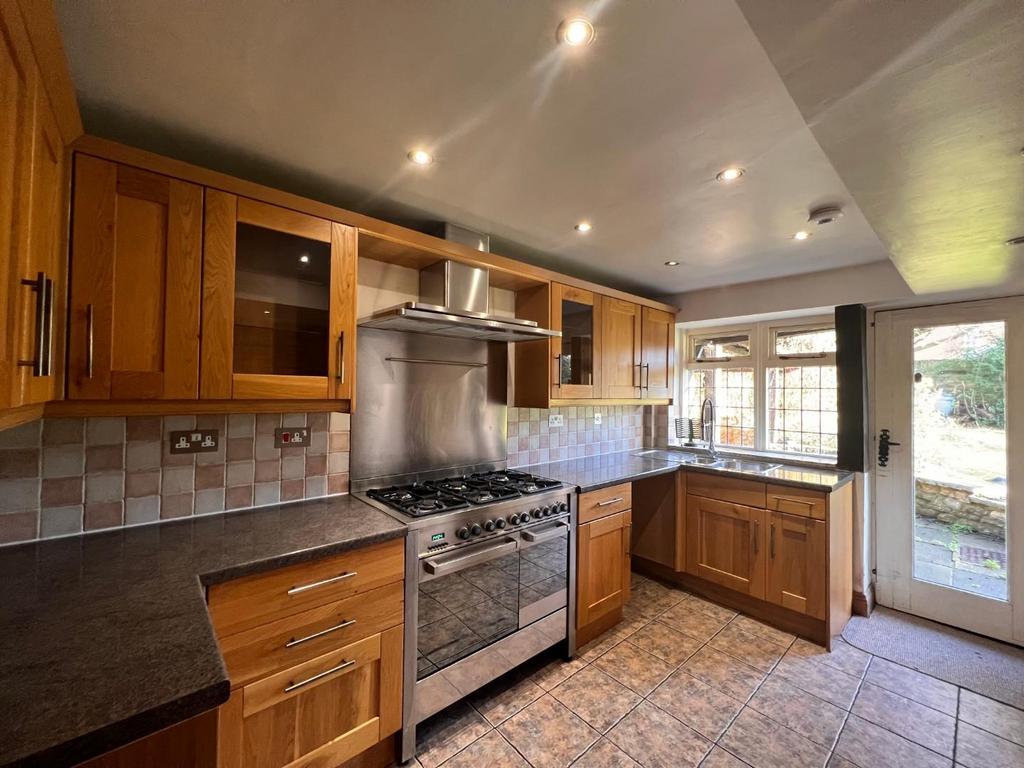 Kitchen (1).jpg