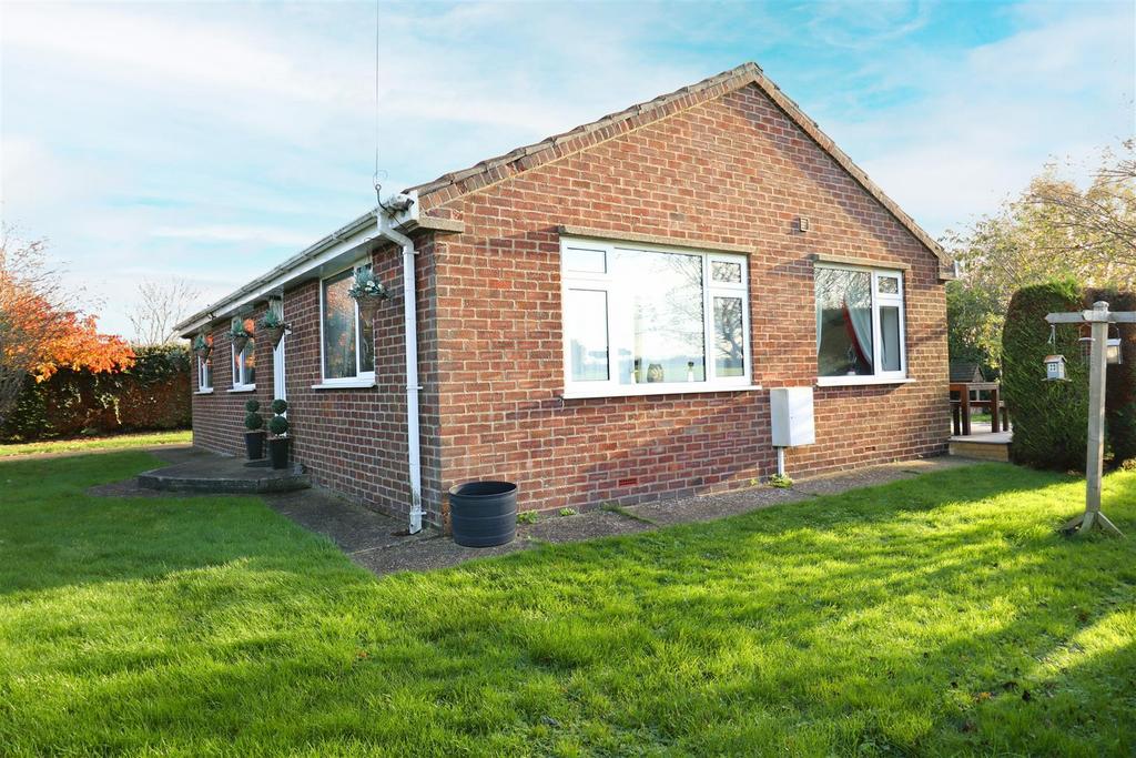 Main Road, Maltby Le Marsh, Alford 3 bed bungalow £249,950