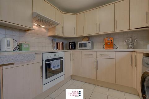 2 bedroom apartment for sale - Mountenoy Road, Rotherham