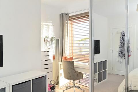 1 bedroom apartment for sale, Rolling Mills Mews, London, E14