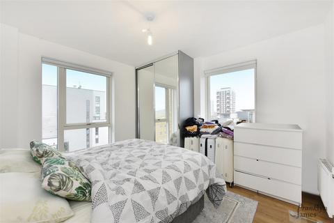 2 bedroom apartment for sale, Vitruvian Court, Rolling Mills Mews, London, E14