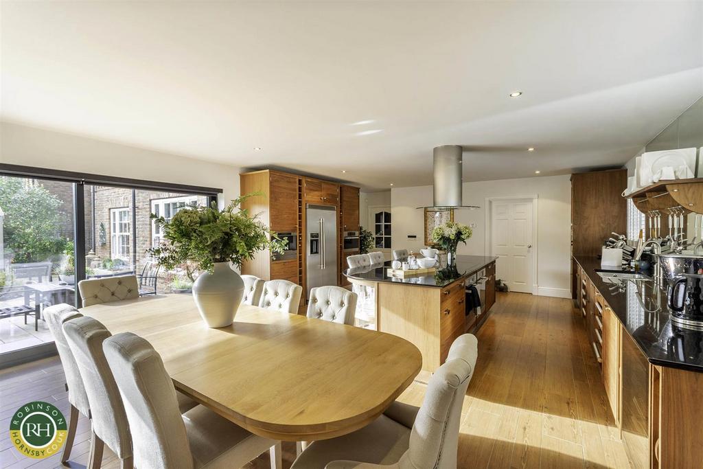 Dining / kitchen area