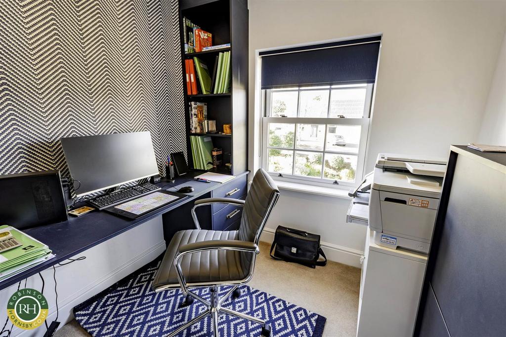 Study  / bedroom 5
