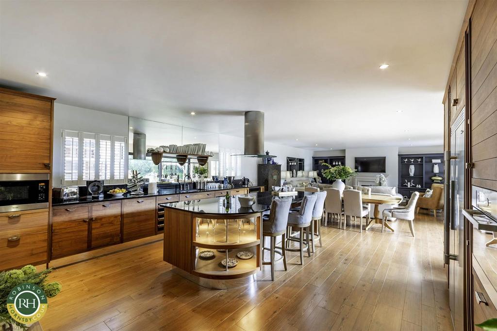 Kitchen/ dining / family