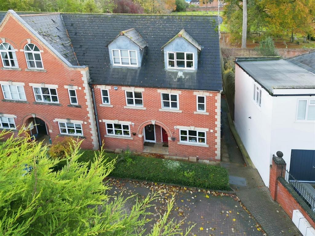 Terry Avenue, Milverton, Leamington Spa 3 bed semidetached house for