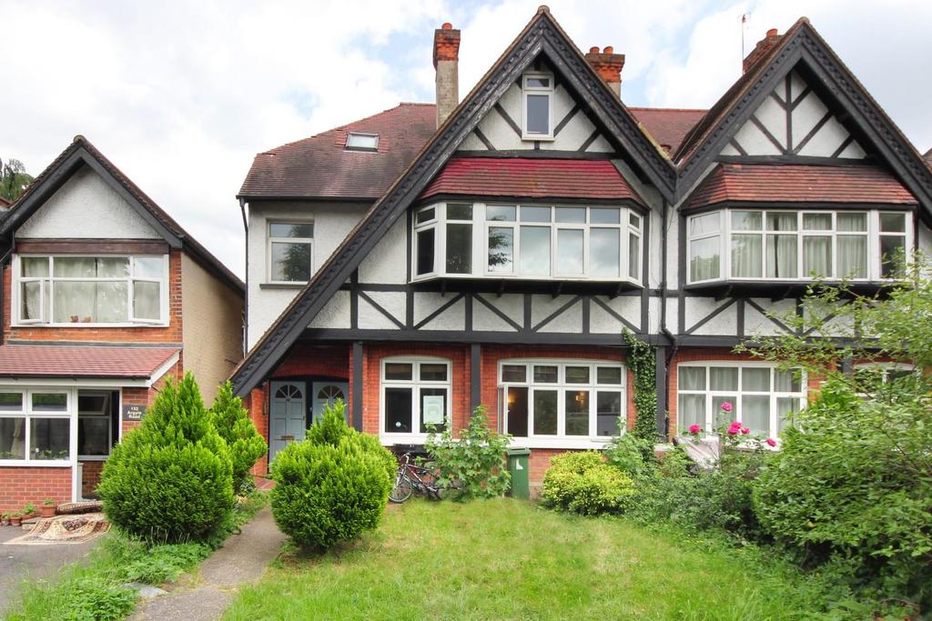 Argyle Road, W13 3 bed flat for sale £600,000