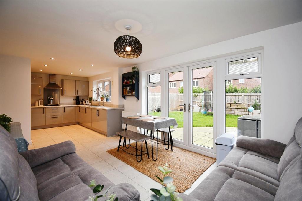 Hudson Avenue, Anlaby, Hull 4 bed detached house for sale £330,000