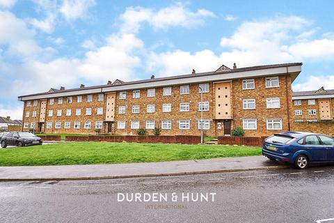 1 bedroom apartment for sale - Knights Way, Hainault, IG6