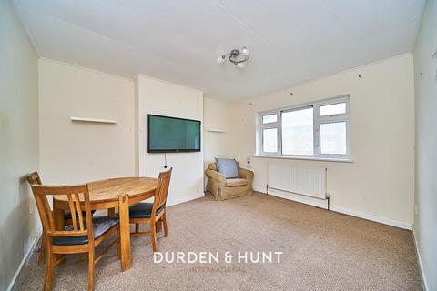 1 bedroom apartment for sale - Knights Way, Hainault, IG6