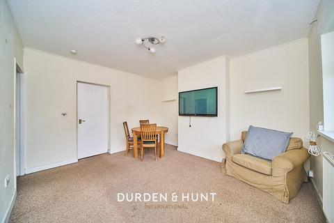 1 bedroom apartment for sale - Knights Way, Hainault, IG6