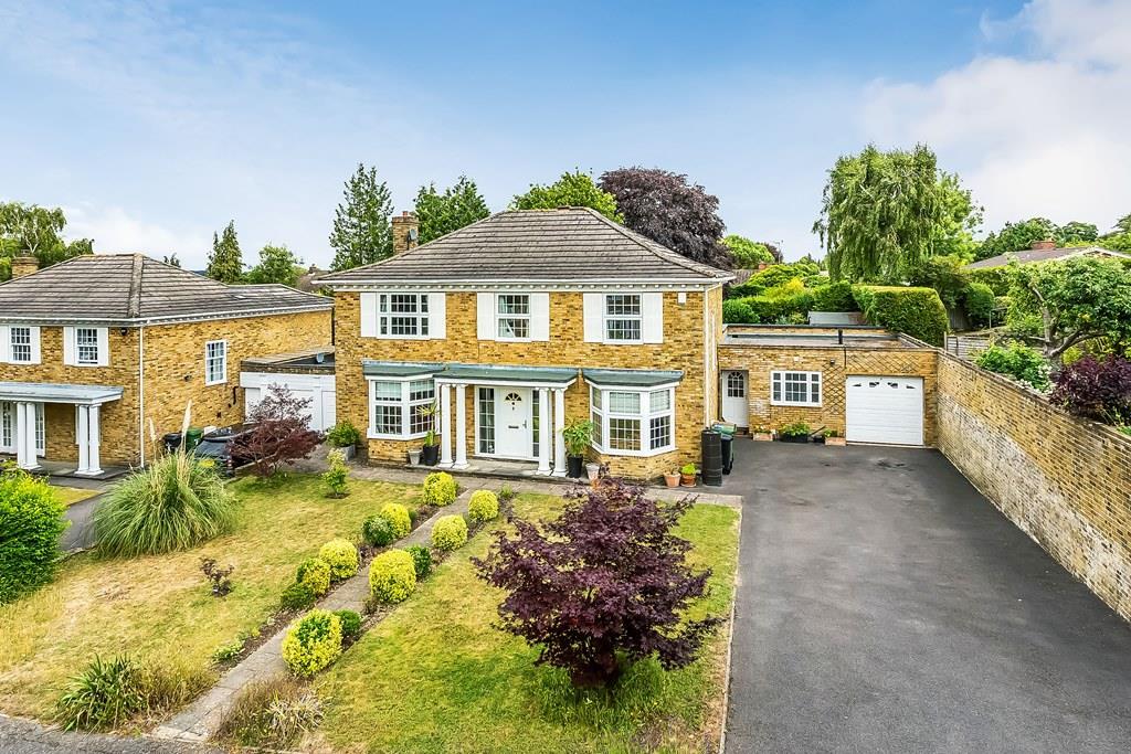CHURCHILL CLOSE, FETCHAM, KT22 4 bed detached house for sale £1,195,000