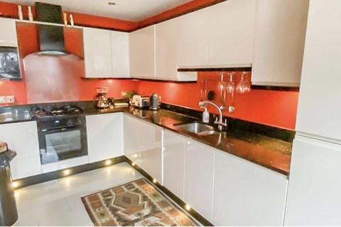4 bedroom semi-detached house to rent - The Loxleys, Birmingham