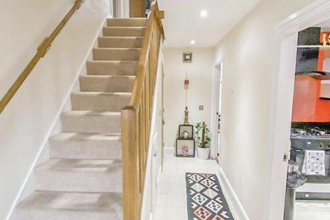 4 bedroom semi-detached house to rent - The Loxleys, Birmingham