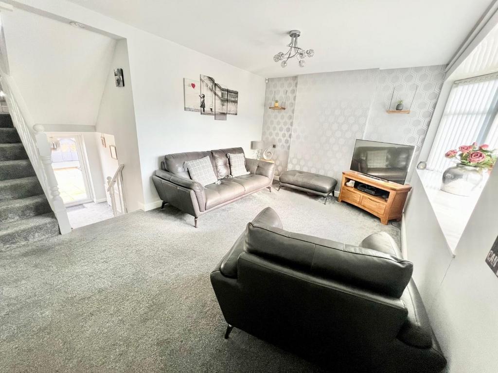 Chapel Road, Chapeltown, Sheffield, S35 1QJ 3 bed semidetached house