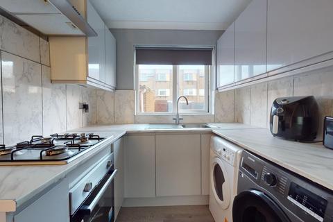 9 Larkfields, Northfleet, Gravesend, DA11 8PR