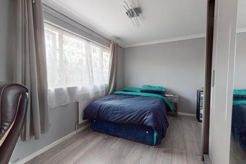 9 Larkfields, Northfleet, Gravesend, DA11 8PR