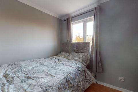 9 Larkfields, Northfleet, Gravesend, DA11 8PR