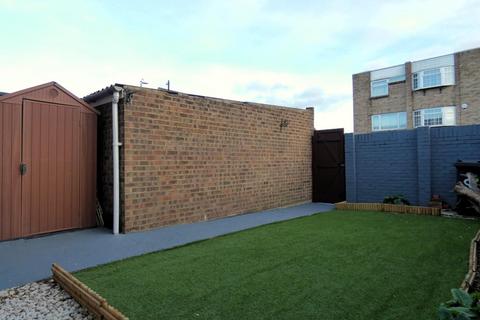 9 Larkfields, Northfleet, Gravesend, DA11 8PR