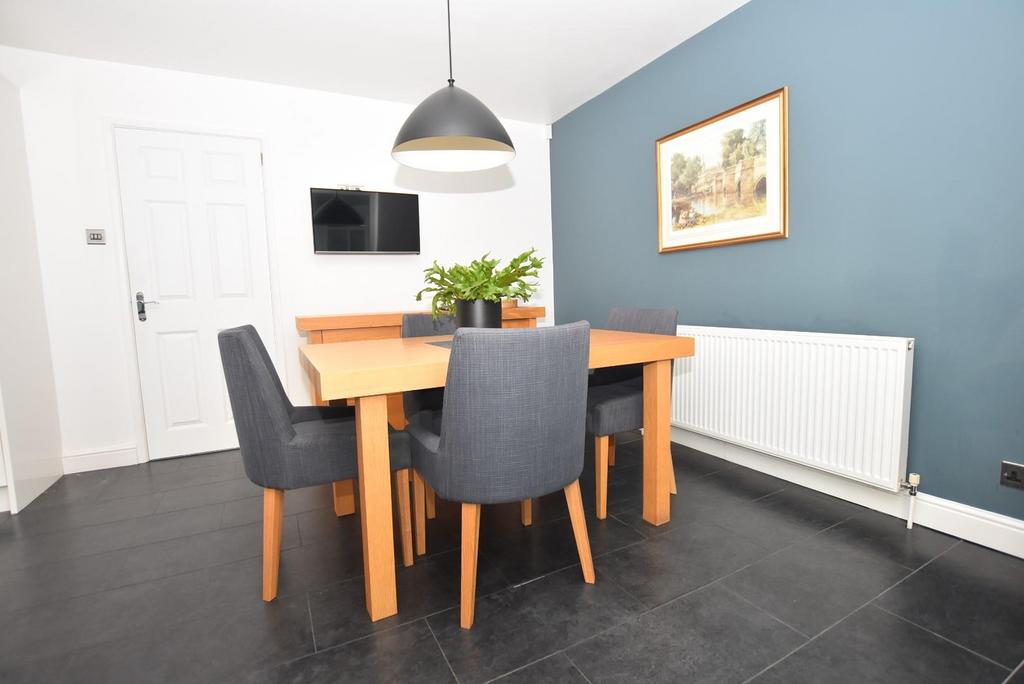 DINING ROOM 02.jpg