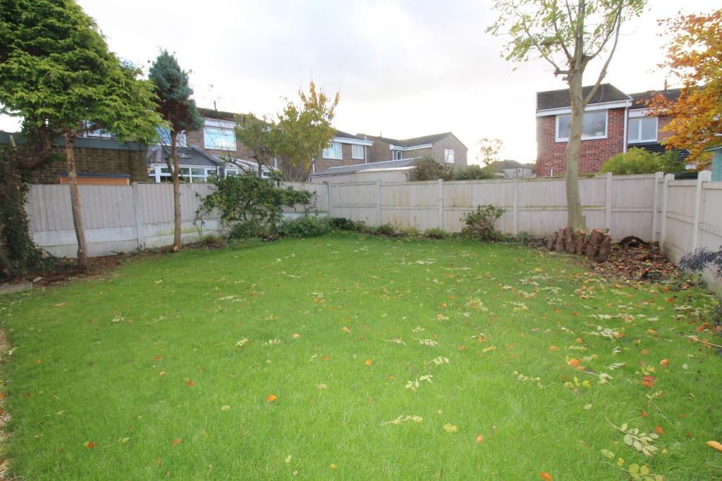 Carr Wood Way, Calverley, Pudsey 2 bed detached bungalow £900 pcm (£