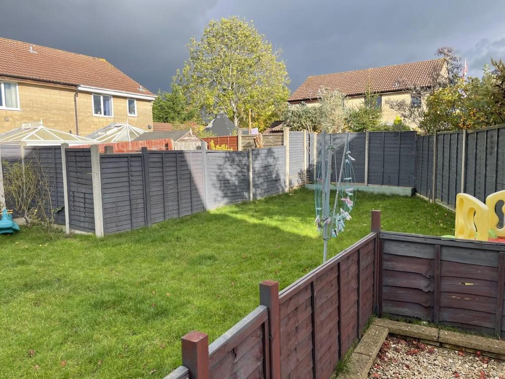 35 york close garden 2.jpg