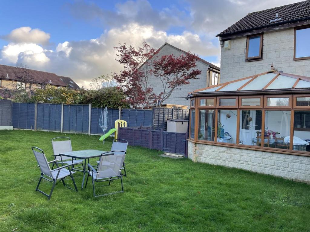 35 york close garden 5.jpg