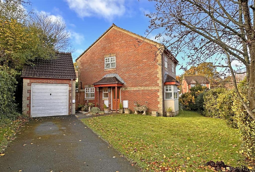 Caraway Close, Chard 4 bed detached house for sale £345,000