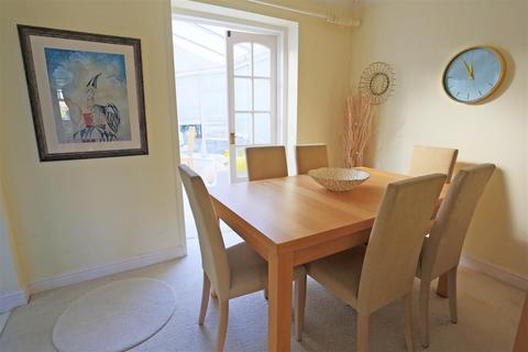 8 Caraway Close, Chard, TA20 1HP