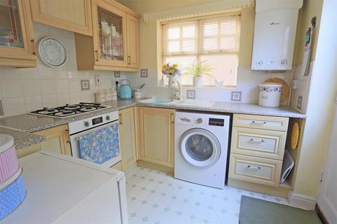 8 Caraway Close, Chard, TA20 1HP