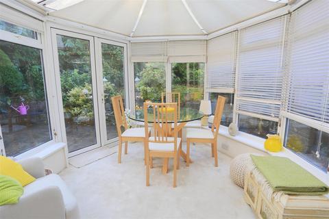 8 Caraway Close, Chard, TA20 1HP